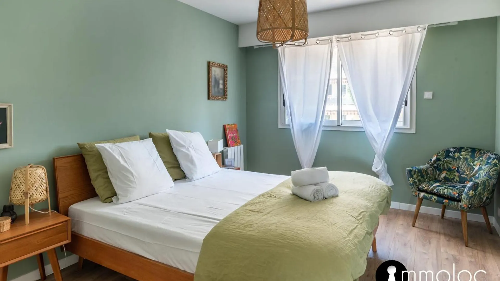 Air-Conditioned Apartment Facing The Port Of Saint Laurent With 2 Bedrooms