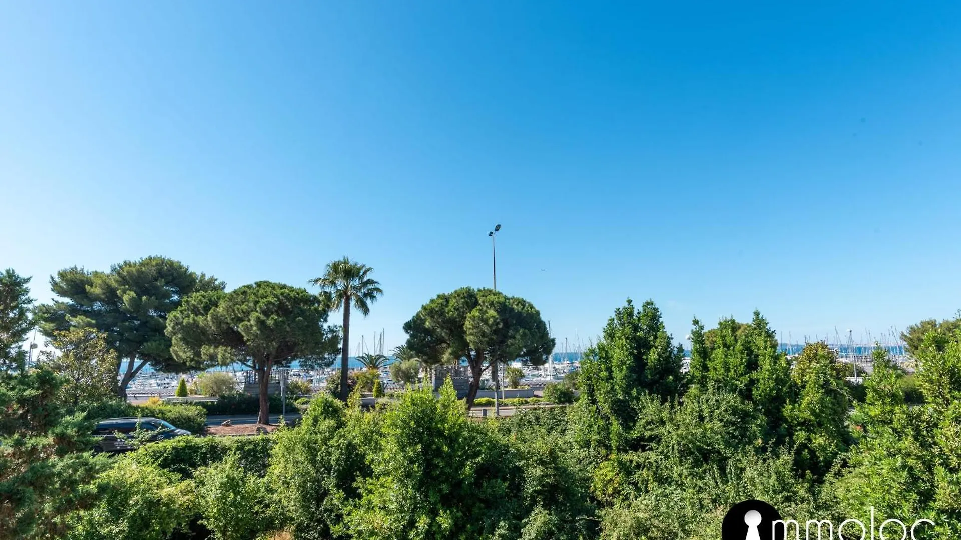 Air-Conditioned Apartment Facing The Port Of Saint Laurent With 2 Bedrooms