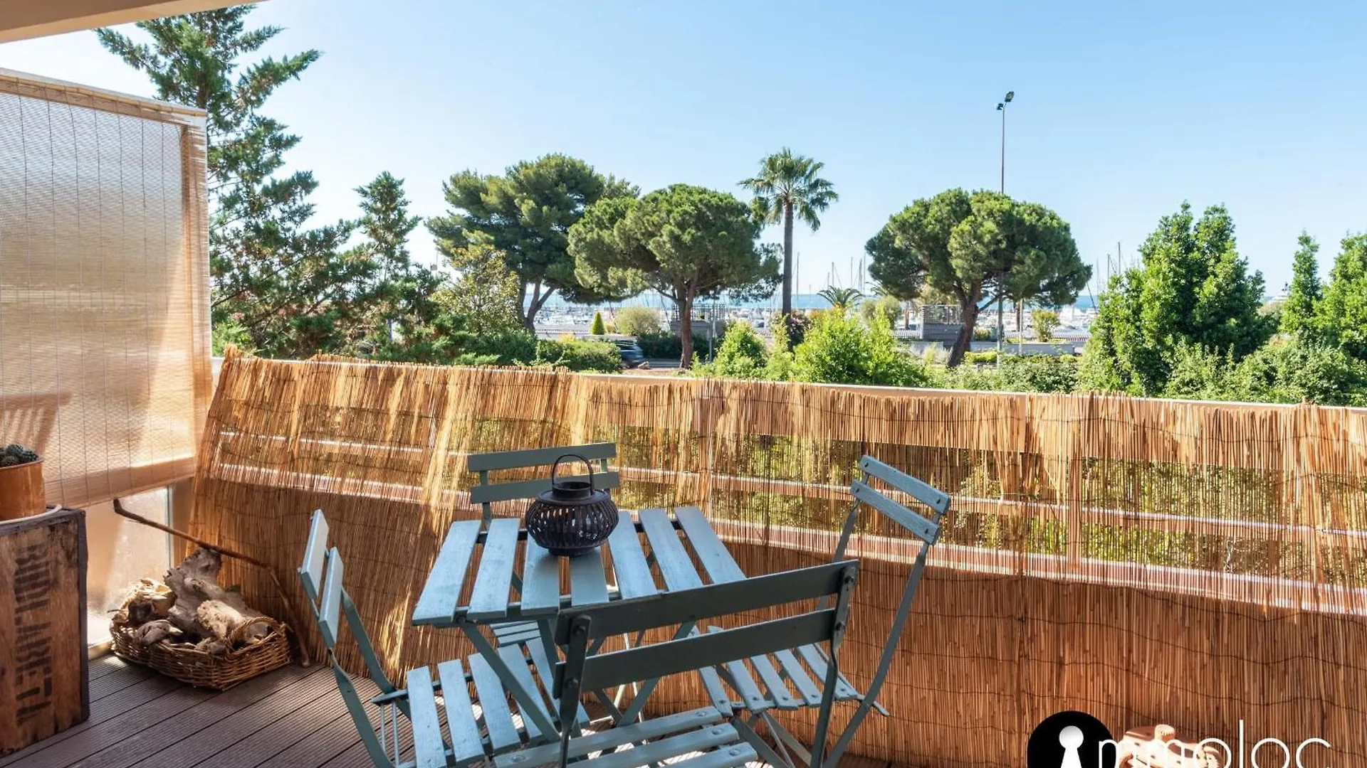 Air-Conditioned Apartment Facing The Port Of Saint Laurent With 2 Bedrooms